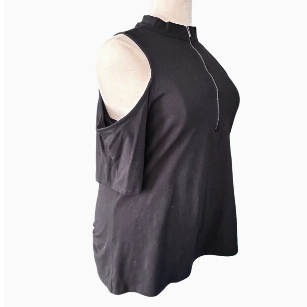 TORRID BLACK ZIP FRONT‎ MOCKNECK SHORT SLEEVE TOP WITH CUT OUT SHOULDER DETAIL